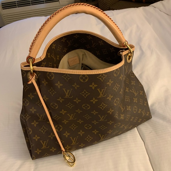 Louis Vuitton Handbags - *SOLD* Almost New Authentic Louis Vuitton Artsy